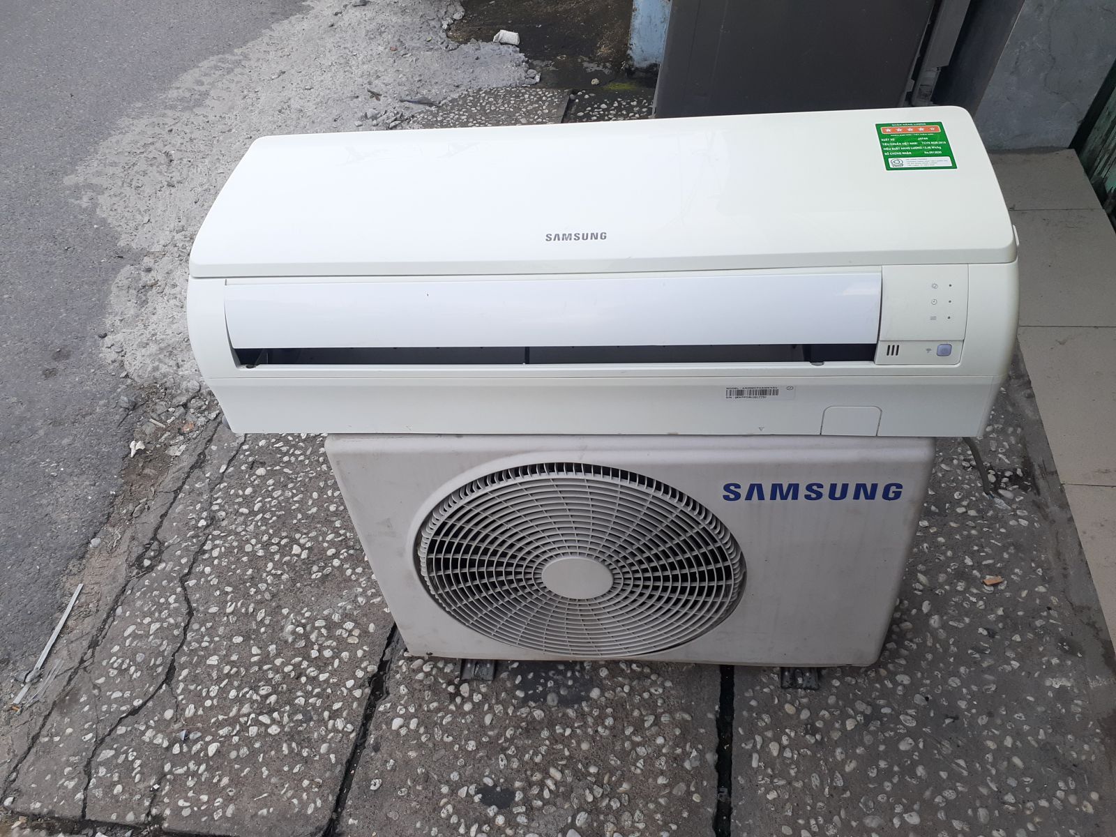 Máy lạnh Toshiba Inverter 1 HP RAS-H10D2KCVG-V