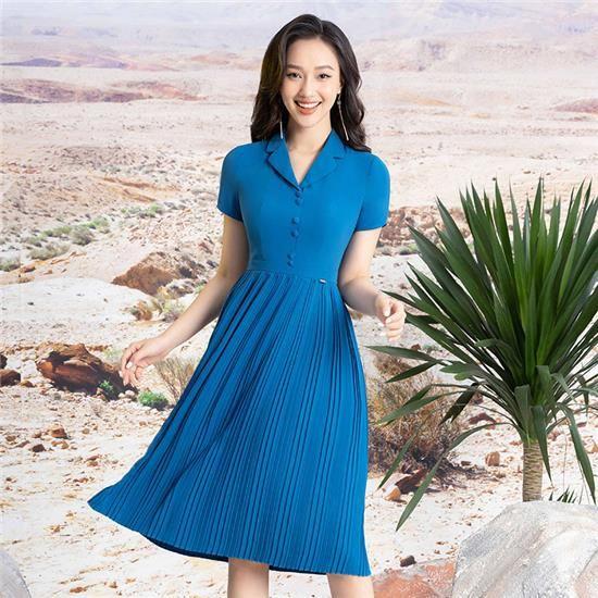 Đầm chiffon xanh ngọc, dáng xòe cổ sam đính cúc Toson
